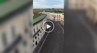 Підроблений Париж: у Франції побудували цілий паризький квартал для кінозйомок