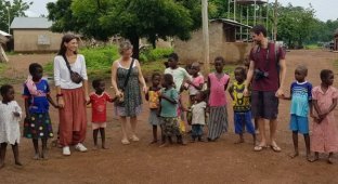 In Bali, children worked as orphans in a fake orphanage (5 photos)