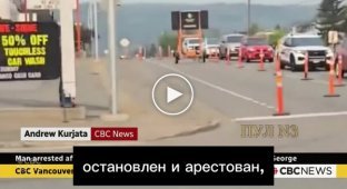 В Канаде задержали мужчину на игрушечном джипе