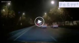 The driver did not notice the pole and lost his car at lightning speed