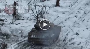Украинская БМП M2A2 «Bradley» ODS-SA обстреливает российские позиции в селе Степовое Донецкой области