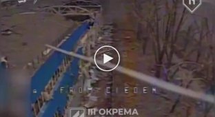 Украинские дроны-камикадзе атакуют российскую технику и пехоту в Авдеевке
