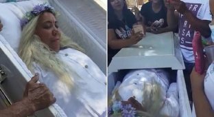 Доминиканка отрепетировала собственные похороны (9 фото + 1 видео)