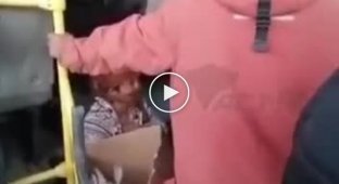 In Novosibirsk, a drunken man had a fight with gypsies and kicked them out of the bus (mat)