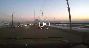 Авария с пятью автомобилями на мосту в Омске