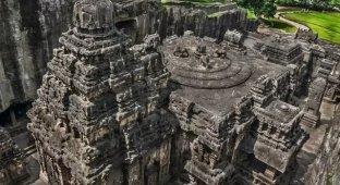 Скальный индуистский храм Кайласанатха (7 фото)