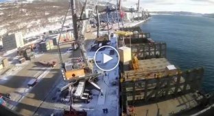 В магаданском морском порту уронили ценный груз стоимостью более 100 млн рублей
