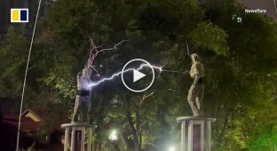 «Электрический» танец с помощью катушек Теслы исполнили в Китае