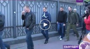 В Киеве болельщики подрались с бывшими беркутовцами