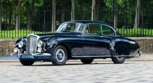 On auction to put up rare 1954 Bentley R-Type Continental Fastback (36 photos)