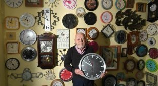 75-летний коллекционер потратит более 5 часов, чтобы перевести все свои часы на зимнее время (6 фото)