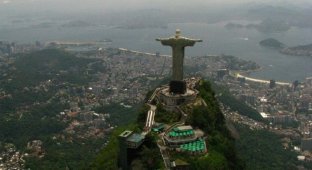 Статуя Спасителя Иисуса Христа в Рио-де-Жанейро, Бразилия (34 фото)