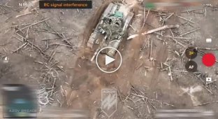 Уничтожение дроном-камикадзе вражеского танка Т-80 на Луганщине