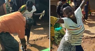 Угандийка счастлива, получив первую в жизни пару туфель (7 фото)