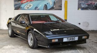 A pre-production sample of the 1980 Lotus Esprit with active suspension was put up for auction (8 photos)