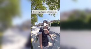 Девушка прогулялась по Стамбулу в глубоком декольте и сняла реакцию местных жителей на камеру