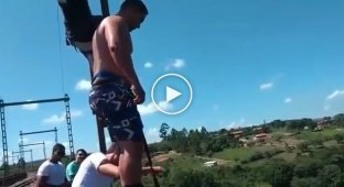 Смертельный прыжок 36-летнего любителя экстрима попал на видео