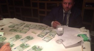 Губернатора Кировской области Никиту Белых задержали при получении взятки в 400 000 евро (5 фото)