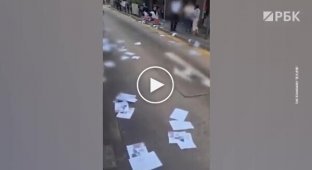 В Гонконге коллекторы разбросали деньги с листовками для поиска должника