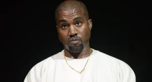 Kanye West gave his slave name and changed it to Ye (2 photos)