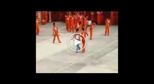 Интересные танцы в тюрьме