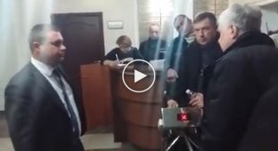 Заместителя прокурора Винницкой области забросали яйцами