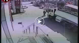 Пожар на автозаправке в Турции