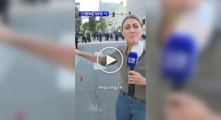 Полицейский выстрелил в ногу журналистке