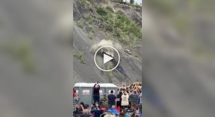 Шоу где разбивают старые машины