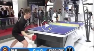 В Японии представили робота для игры в пинг-понг