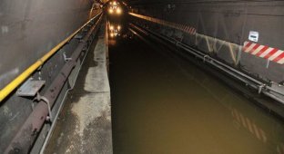 Омское метро решили залить водой (1 фото)