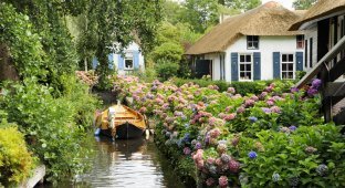 Голландская деревня, где вместо дорог каналы, словно сошла со страниц волшебной сказки (10 фото)