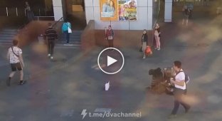 В Санкт-Петербурге избили уличного музыканта и его беременную подругу