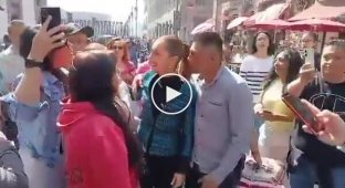 A drunk man groped the President of Mexico