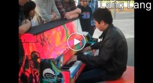 Когда профессиональные пианисты играют на улицах