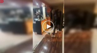 Болельщики устроили погром в доме