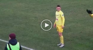 The steward prevented the player from proposing to the girl during the match