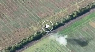 Ukrainian T-64BV tank destroys Russian T-90S tank in close combat in the southern direction