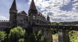 «Замок Ворона» и «замок Дракулы» (40 фото)