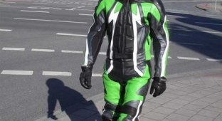 Природный тюнинг шлема немецкого мотоциклиста (3 фото)