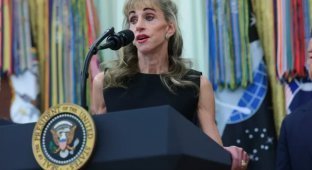 Кто эта женщина рядом с Трампом — и что с ней не так (14 фото)