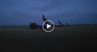 Ukrainian HIMARS MLRS launchers fire simultaneously