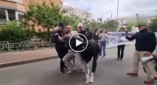 В Киеве экс-депутата Тараса Чорновола выкинули на свалку, а также облили мочой и зеленкой