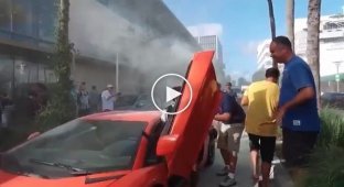 Парковщики чуть не сожгли суперкар Lamborghini Aventador