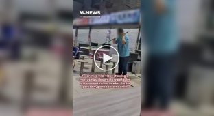 A cafe owner was criticized for cleaning tables with a broom