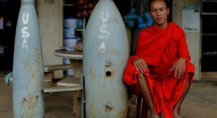 Лаос: как идут в дело неразорвавшиеся снаряды (10 фото)