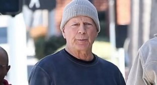 Bruce Willis first appeared in public after the news about frontotemporal dementia (3 photos + 1 video)