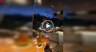 Эмоциональное поздравление сотрудника отеля