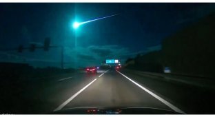 Метеор промайнув у небі над Португалією (1 фото + 5 відео)