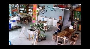 Мощный взрыв на фабрике фейерверков накрыл деревню в Таиланде